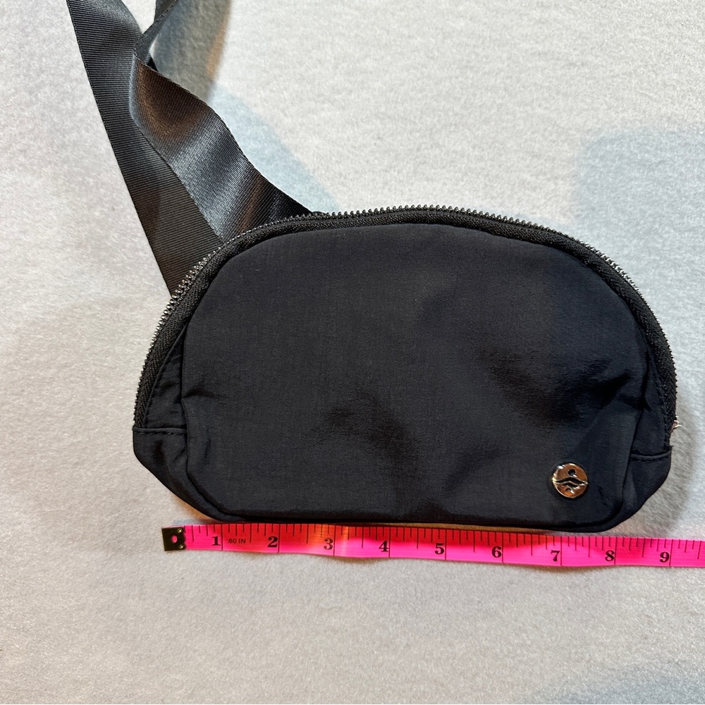 Halara Steel Black Casual Athleisure Waist Bag Fanny Pack Belt Bag‎ NIP - Picture 7 of 9